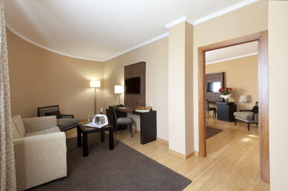 Hospes Palacio De Arenales & Spa Caces Exterior foto Suite