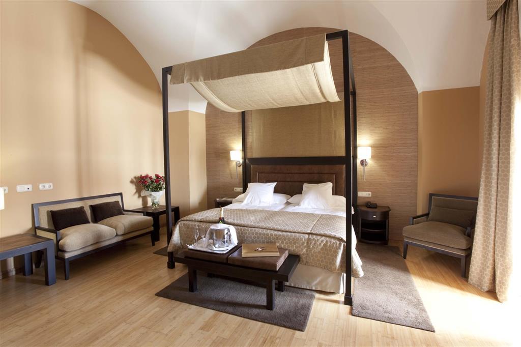 Hospes Palacio De Arenales & Spa Caces Cameră foto A room at the hotel