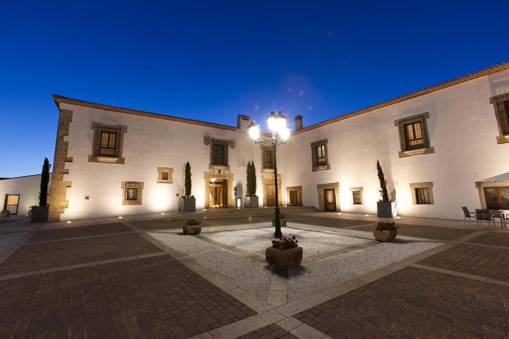 Hospes Palacio De Arenales & Spa Caces Exterior foto Pazo de Banga